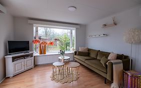 Gezellig chalet met 2 slaapkamers en zicht op het water